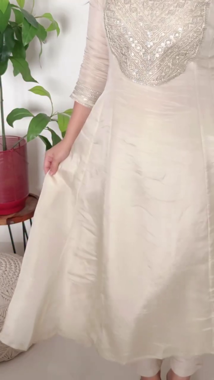 🌟 Ethereal Ivory Embellished Suit Set – Timeless Elegance for Every Occasion 🌟