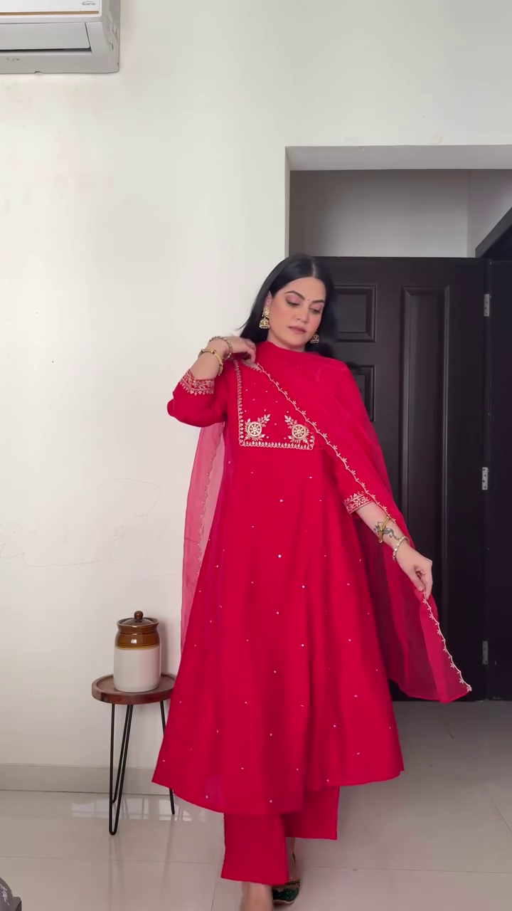 ✨ Royal Luxe Embroidered Suit Set – A Mesmerising Blend of Grace & Glamour ✨