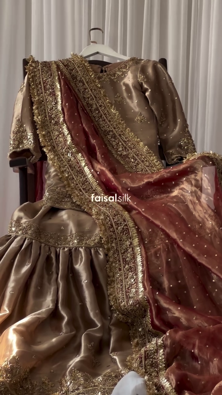 ✨ Majestic Gold Regal Hand-Embroidered Lehenga Set – A Timeless Heirloom of Royal Grandeur ✨
