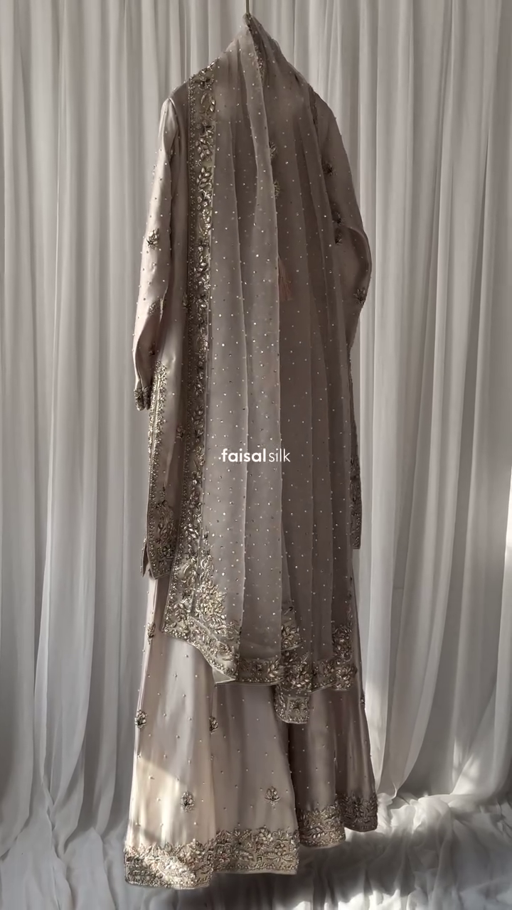 ✨ Pearl Mist Hand-Embroidered Luxury Formal Set – Elegance Woven in Every Detail ✨