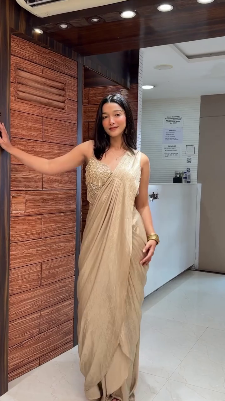 ✨ Champagne Glow Pre-Draped Saree Set – Modern Glam Meets Timeless Elegance ✨