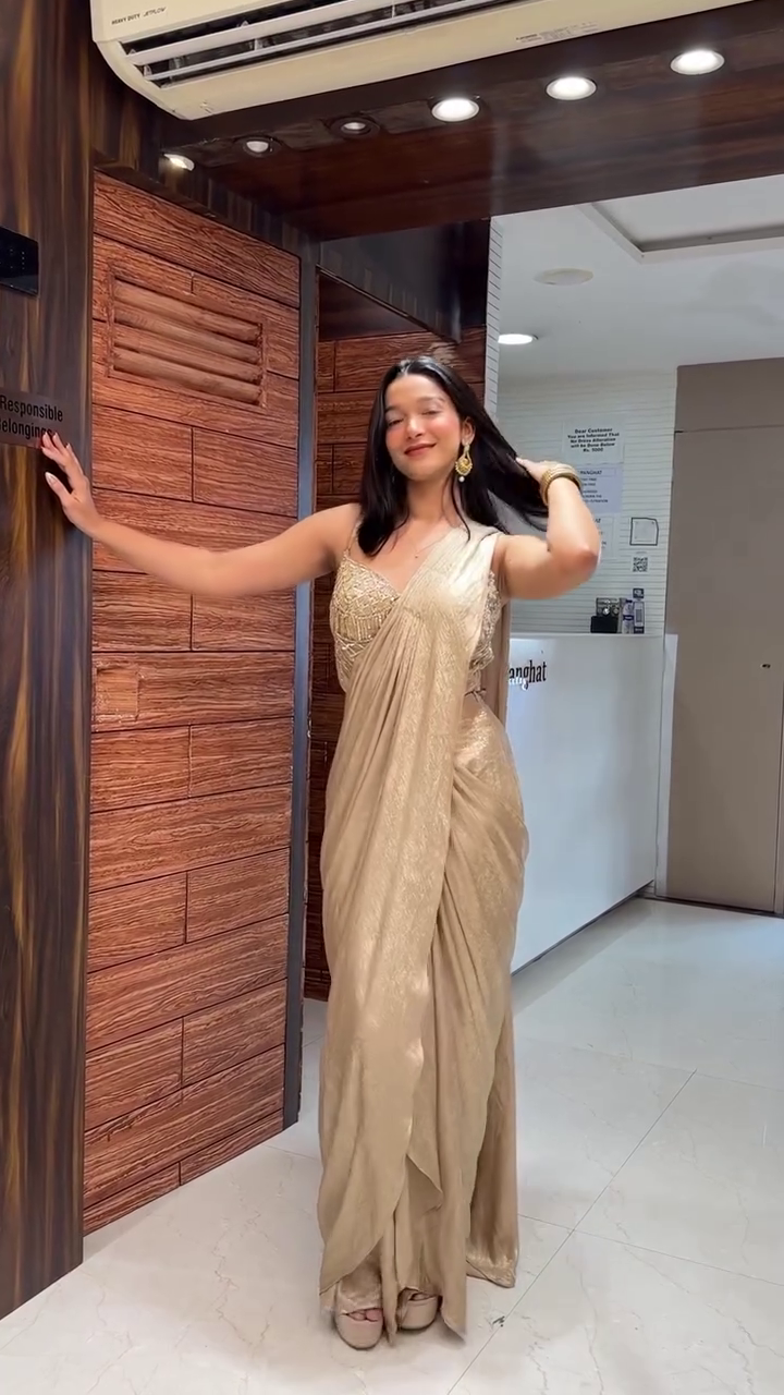 ✨ Champagne Glow Pre-Draped Saree Set – Modern Glam Meets Timeless Elegance ✨
