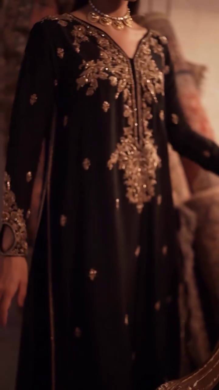 🖤 Noir Majesty Hand-Embroidered Luxury Suit Set – A Timeless Icon of Royal Elegance ✨👑