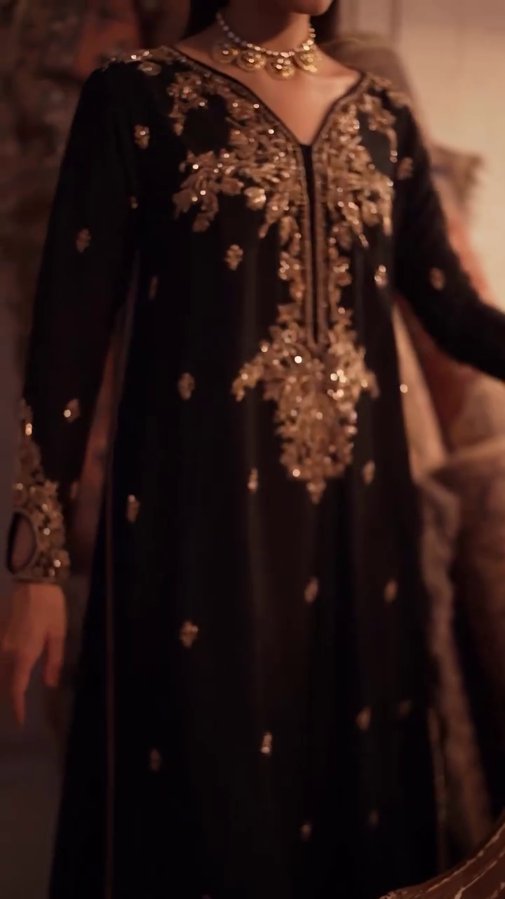 🖤 Noir Majesty Hand-Embroidered Luxury Suit Set – A Timeless Icon of Royal Elegance ✨👑