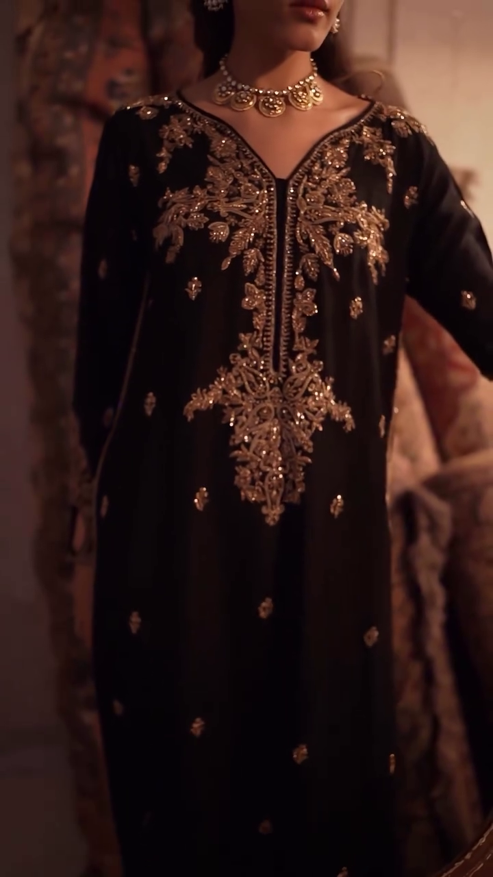 🖤 Noir Majesty Hand-Embroidered Luxury Suit Set – A Timeless Icon of Royal Elegance ✨👑