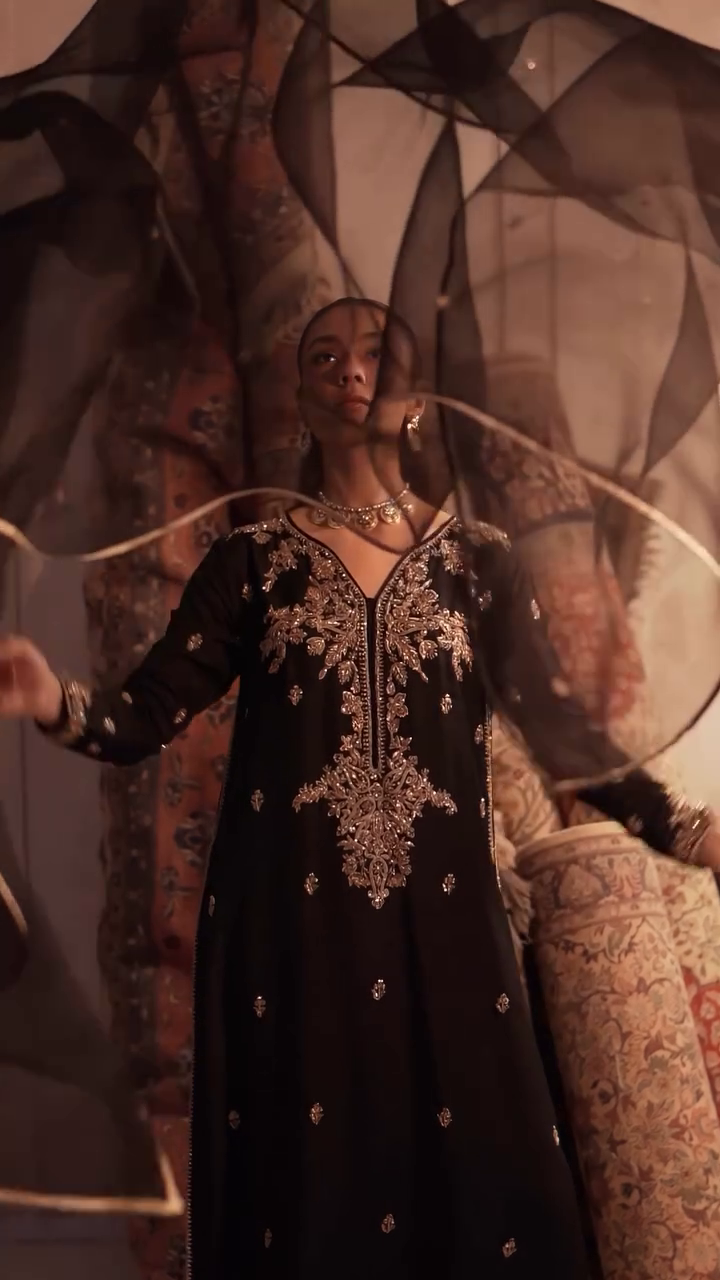 🖤 Noir Majesty Hand-Embroidered Luxury Suit Set – A Timeless Icon of Royal Elegance ✨👑