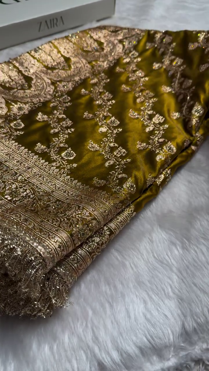 “Antique Gold Banarasi Silk Brocade Fabric – Heavy Zari Jaal & Royal Border | Luxury Wedding & Festive Wear (Multiple Colours & Sizes XXS–XXL)”