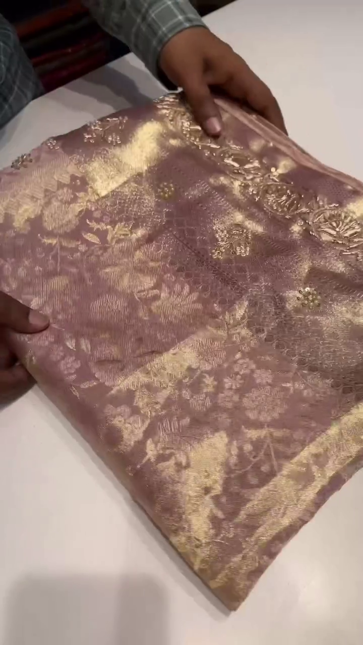 ✨🌸 PRODUCT TITLE:  “Blush Rose Gold Banarasi Silk Saree | Premium Zari Weave & Elegant Floral Detailing | Luxury Wedding & Festive Collection | Multiple Colours & Designs | Sizes XXS–XXL”
