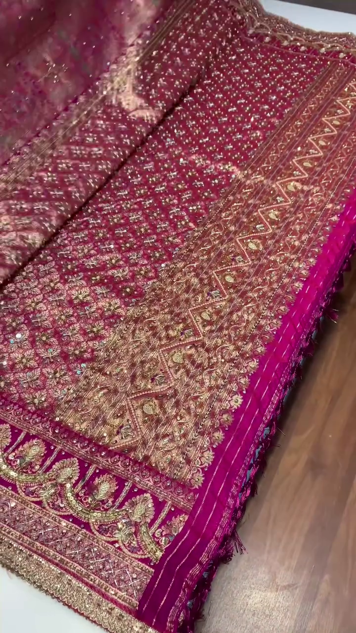 “Majestic Magenta Handloom Banarasi Zari Saree ✨ | Heavy Bridal Border • Premium Festive Wear • Multiple Colours & Sizes XXS–XXL”