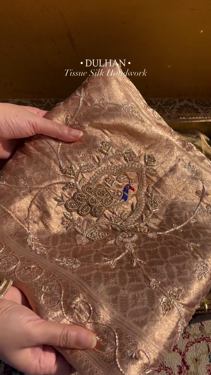 “Dulhan Golden Tissue Silk Saree ✨ | Premium Handwork • Ethereal Bridal Glow • Luxury Collection (XXS–XXL)”