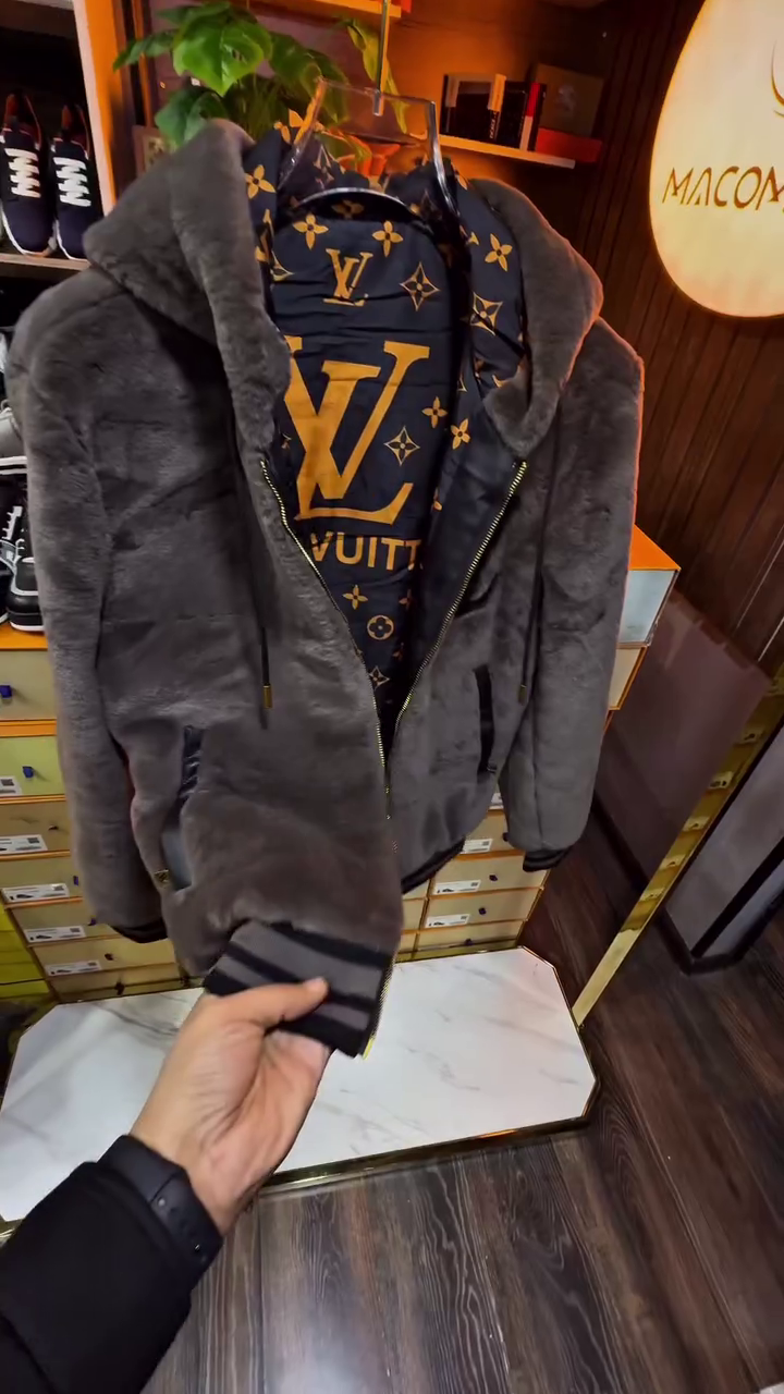 🤎✨ Plush Luxe Hooded Fur Jacket – Designer Street Edition ✨🤎