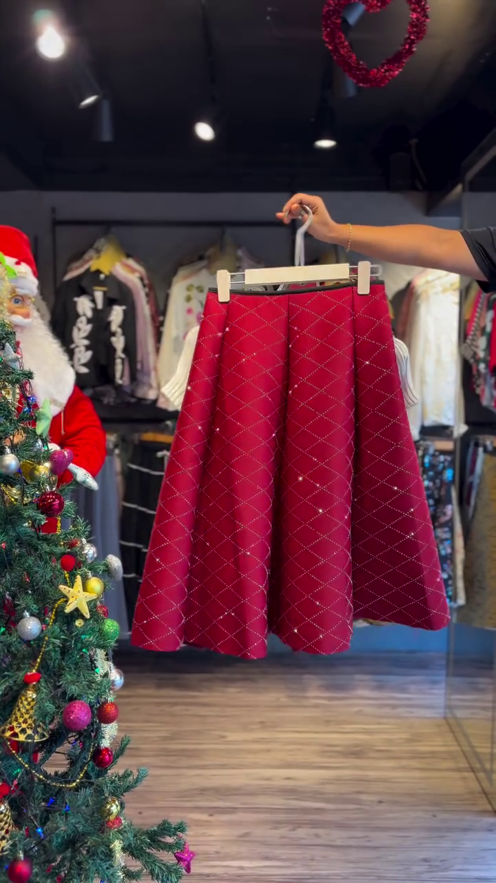 ✨🤍 Ivory Spark Ribbed Knit Top with Ruby Quilted Skirt Set 🤍✨