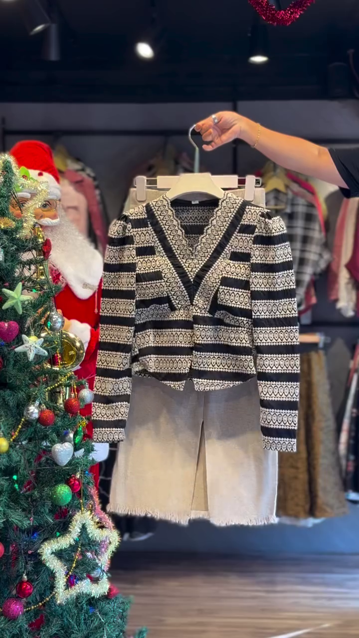 🖤✨ Monochrome Elegance Knit Co-Ord Set ✨🖤