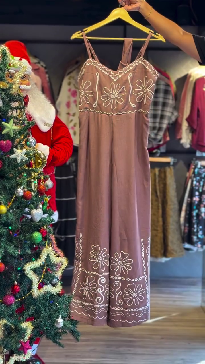 🌿✨ Olive Bloom Embroidered Strap Jumpsuit – Effortless Elegance in One Piece ✨🌿