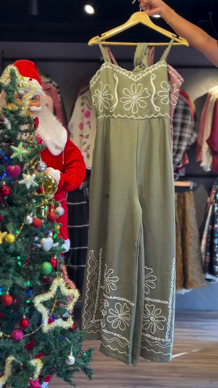 🌿✨ Olive Bloom Embroidered Strap Jumpsuit – Effortless Elegance in One Piece ✨🌿