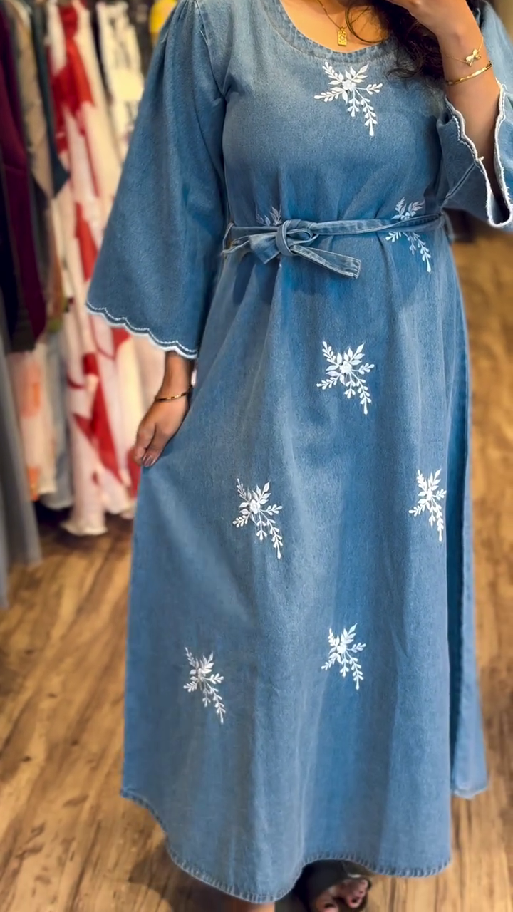 Graceful Floral Embroidered Denim Maxi Dress – Timeless Comfort with Elegant Charm 💙👗