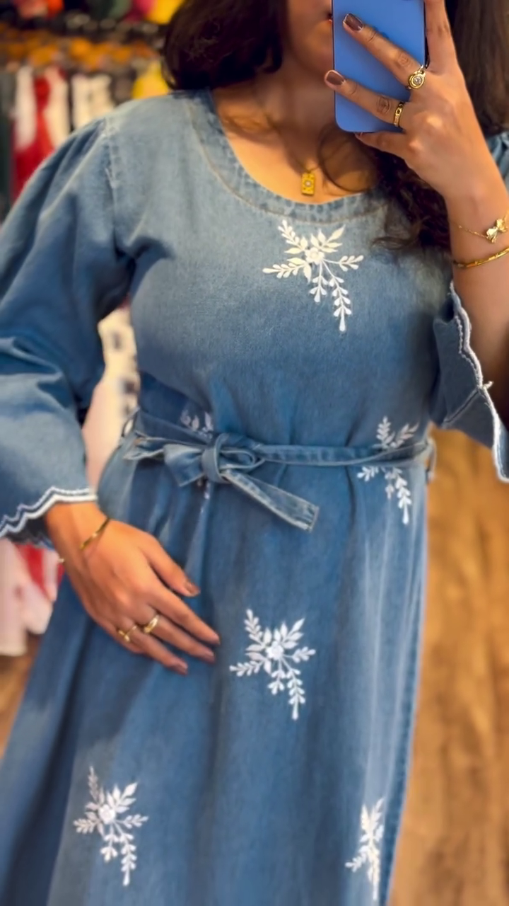 Graceful Floral Embroidered Denim Maxi Dress – Timeless Comfort with Elegant Charm 💙👗