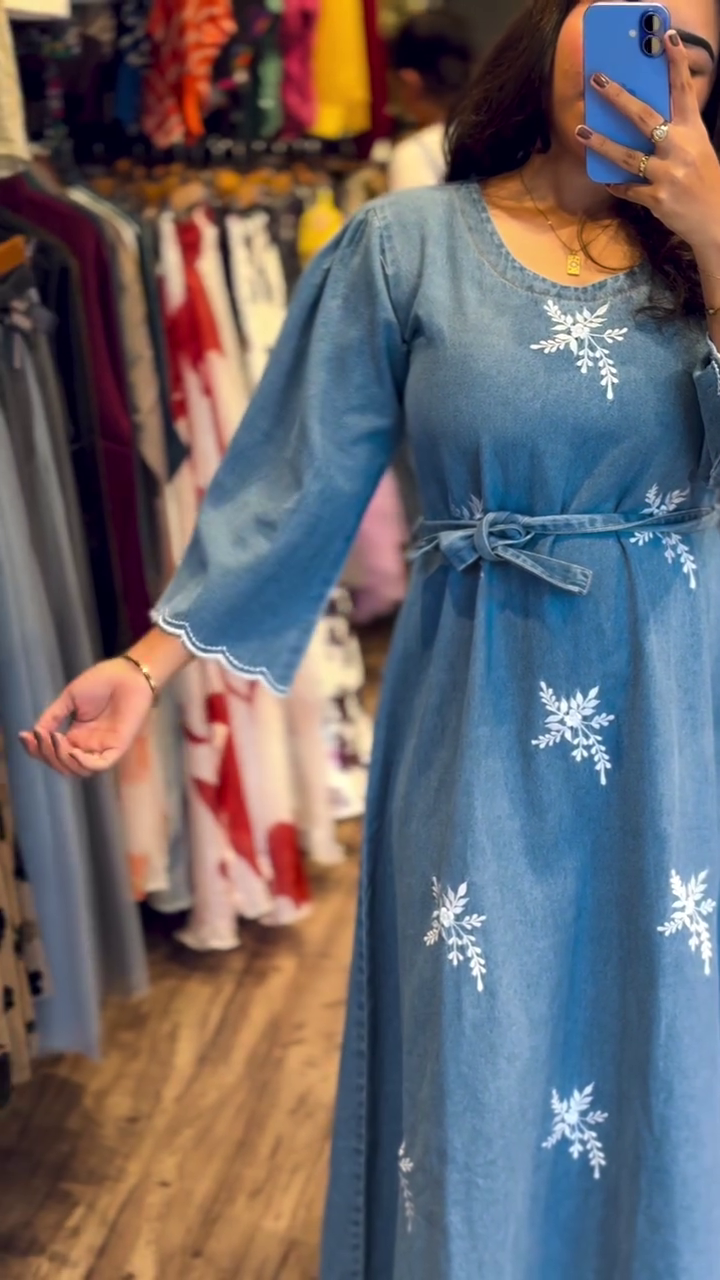 Graceful Floral Embroidered Denim Maxi Dress – Timeless Comfort with Elegant Charm 💙👗