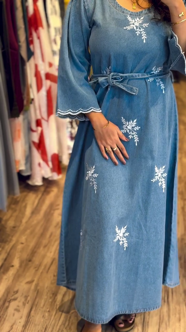 Graceful Floral Embroidered Denim Maxi Dress – Timeless Comfort with Elegant Charm 💙👗