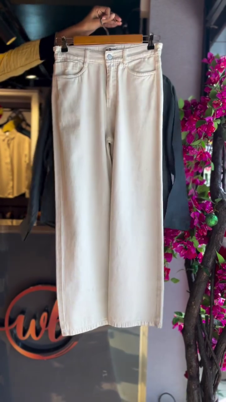 Sheer Floral Appliqué Layered Top – Modern Elegance with a Chic Statement 🌼🖤