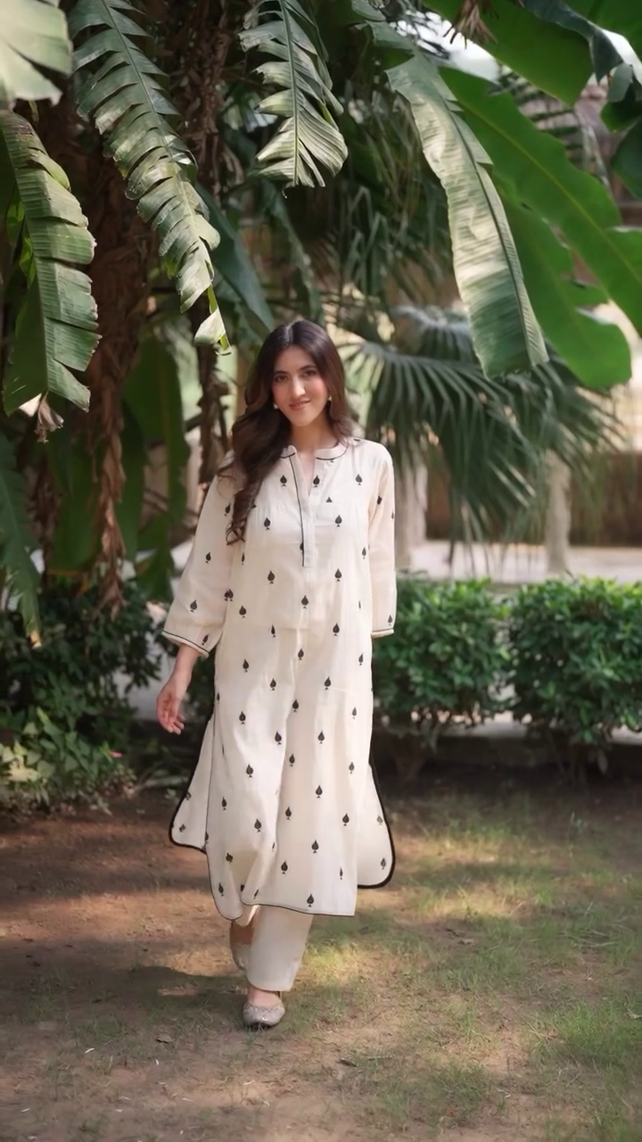🌿 Ivory Charm Printed Kurta Set – Effortless Grace, Everyday Elegance ✨