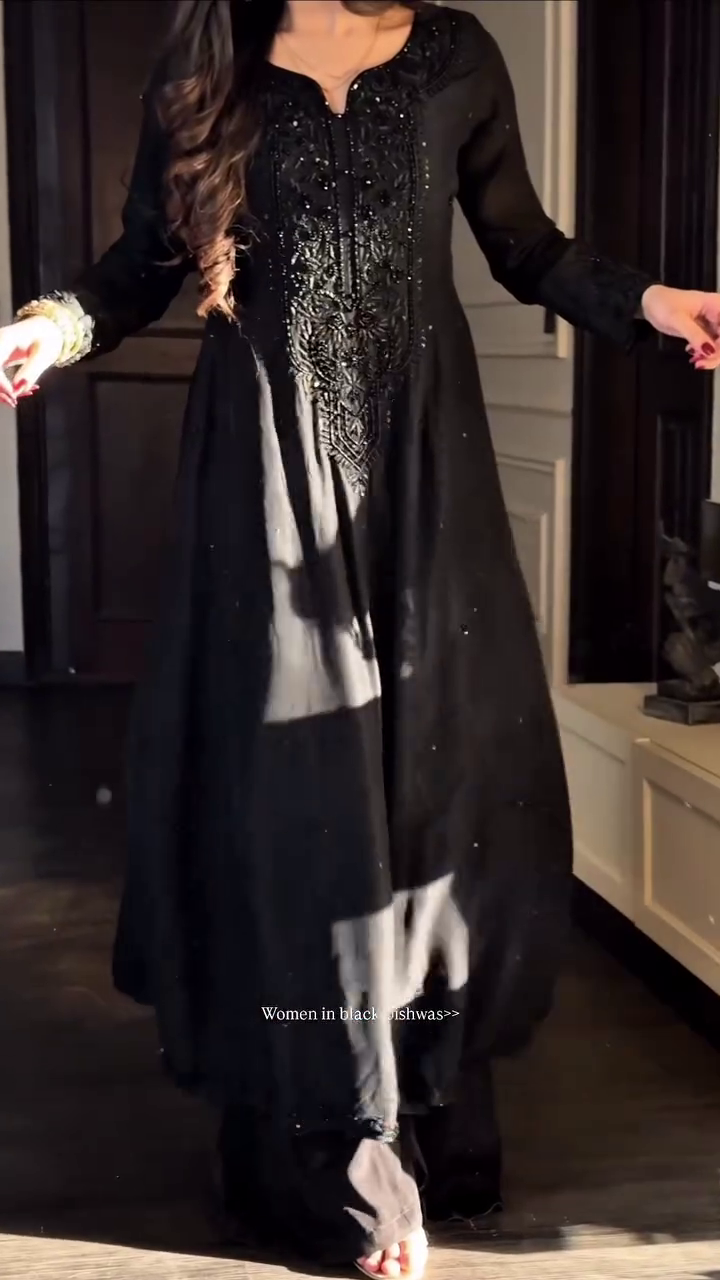 🖤 Noir Majesty Embellished Pishwas Set – Timeless Black Glam 🖤