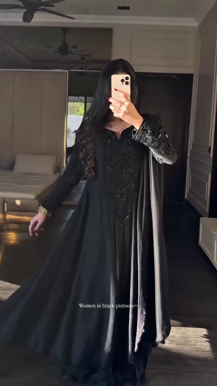 🖤 Noir Majesty Embellished Pishwas Set – Timeless Black Glam 🖤