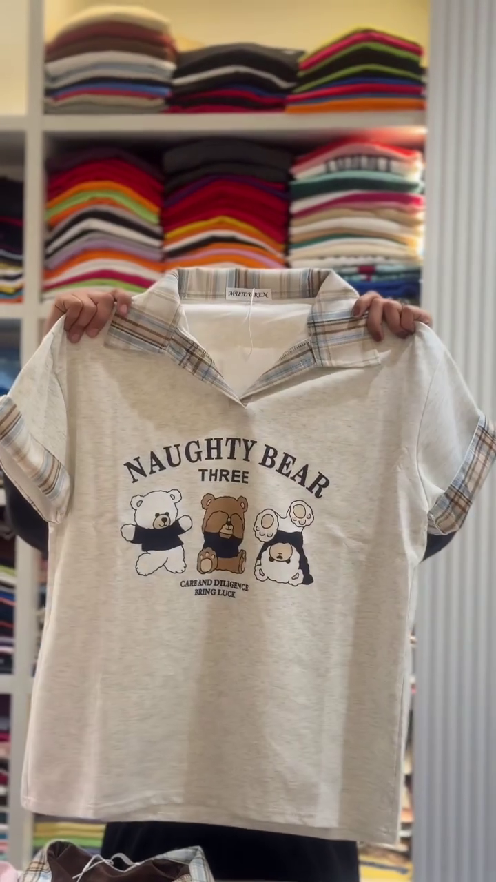 🐻 Naughty Bear Three Graphic Tee – Cute Plaid Collar Casual Top (XXS–XXL) 🤎✨