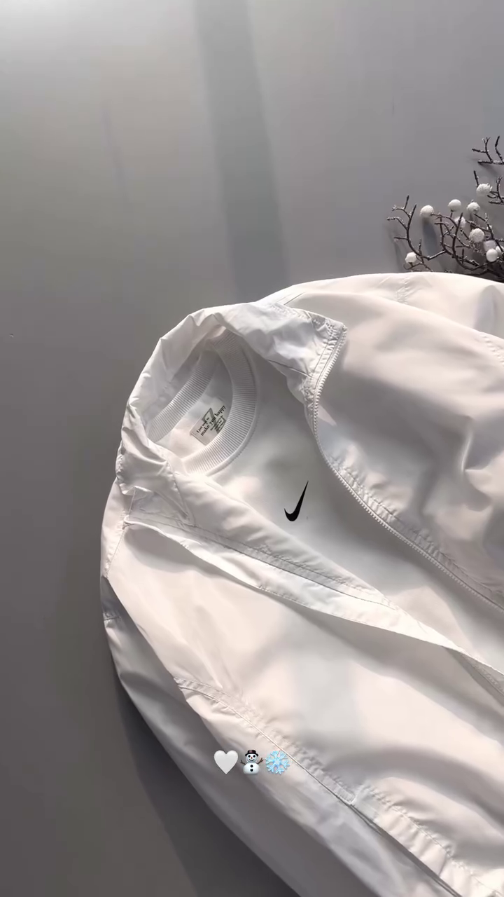 🤍 Arctic Edge Premium Tracksuit Set – Sport Luxe Collection