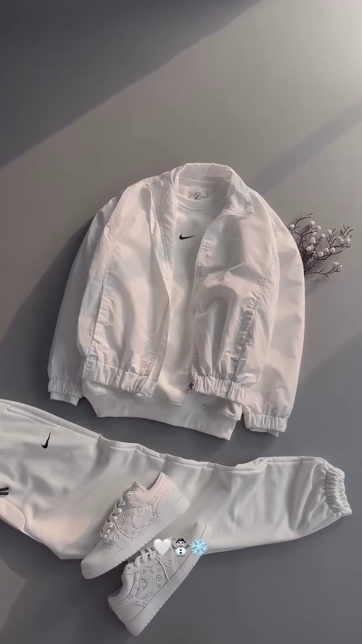 🤍 Arctic Edge Premium Tracksuit Set – Sport Luxe Collection