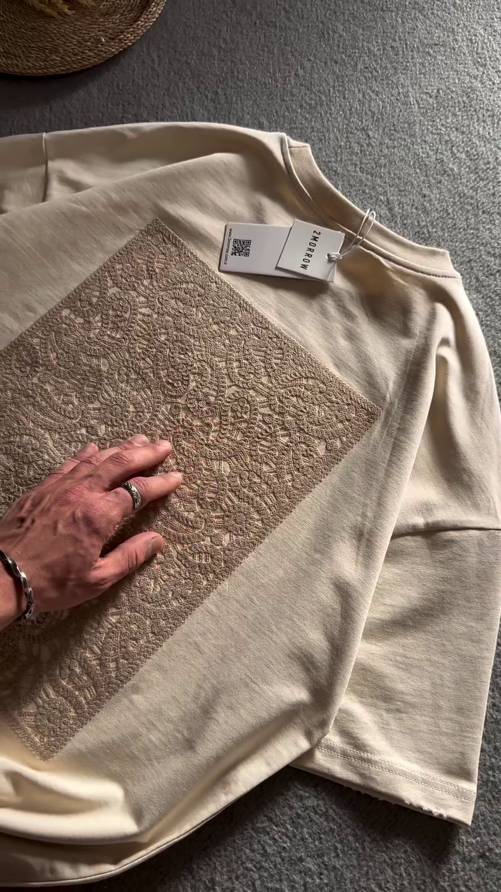 ✨ Elegant Lace Panel Oversized T-Shirt – Minimal Luxury Streetwear 🌟