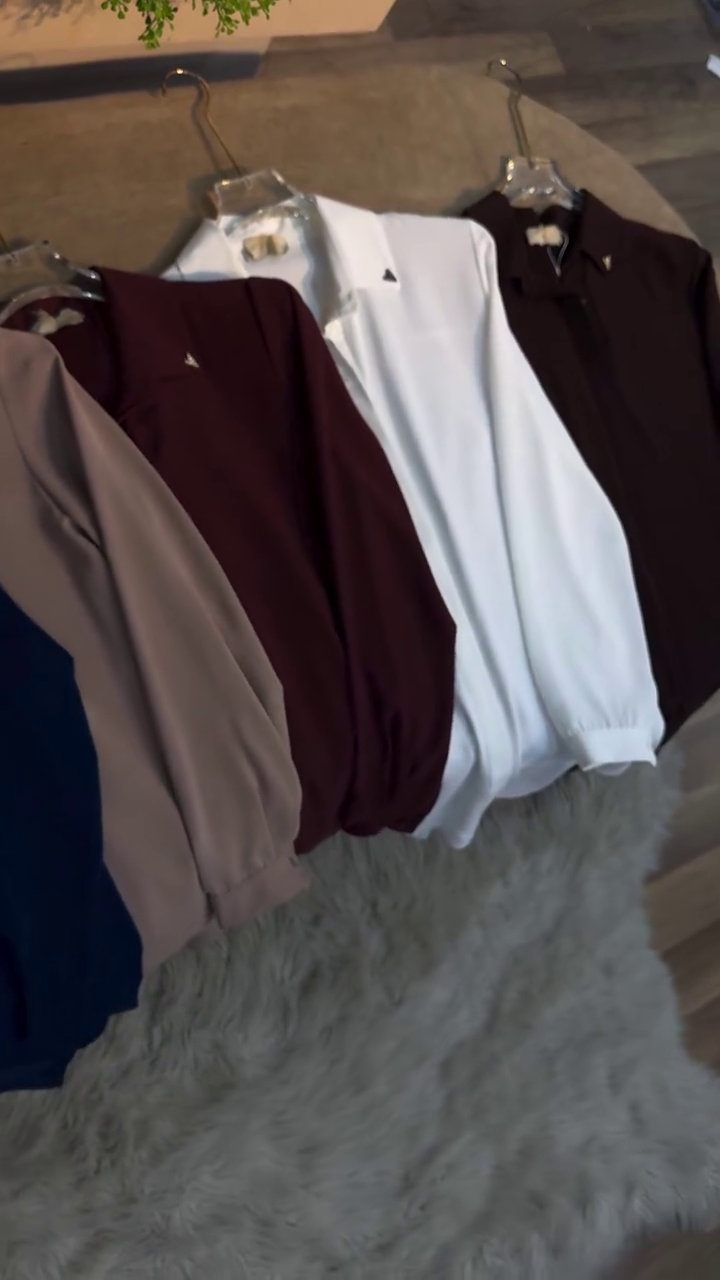 ✨ Elegant Minimalist Button-Up Blouse – Chic Everyday Essential Collection