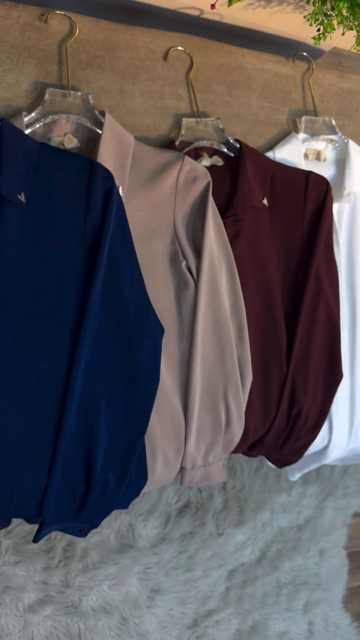 ✨ Elegant Minimalist Button-Up Blouse – Chic Everyday Essential Collection