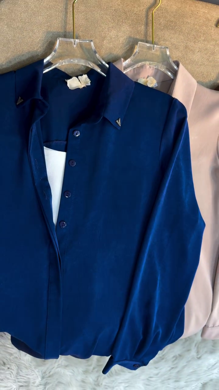 ✨ Elegant Minimalist Button-Up Blouse – Chic Everyday Essential Collection