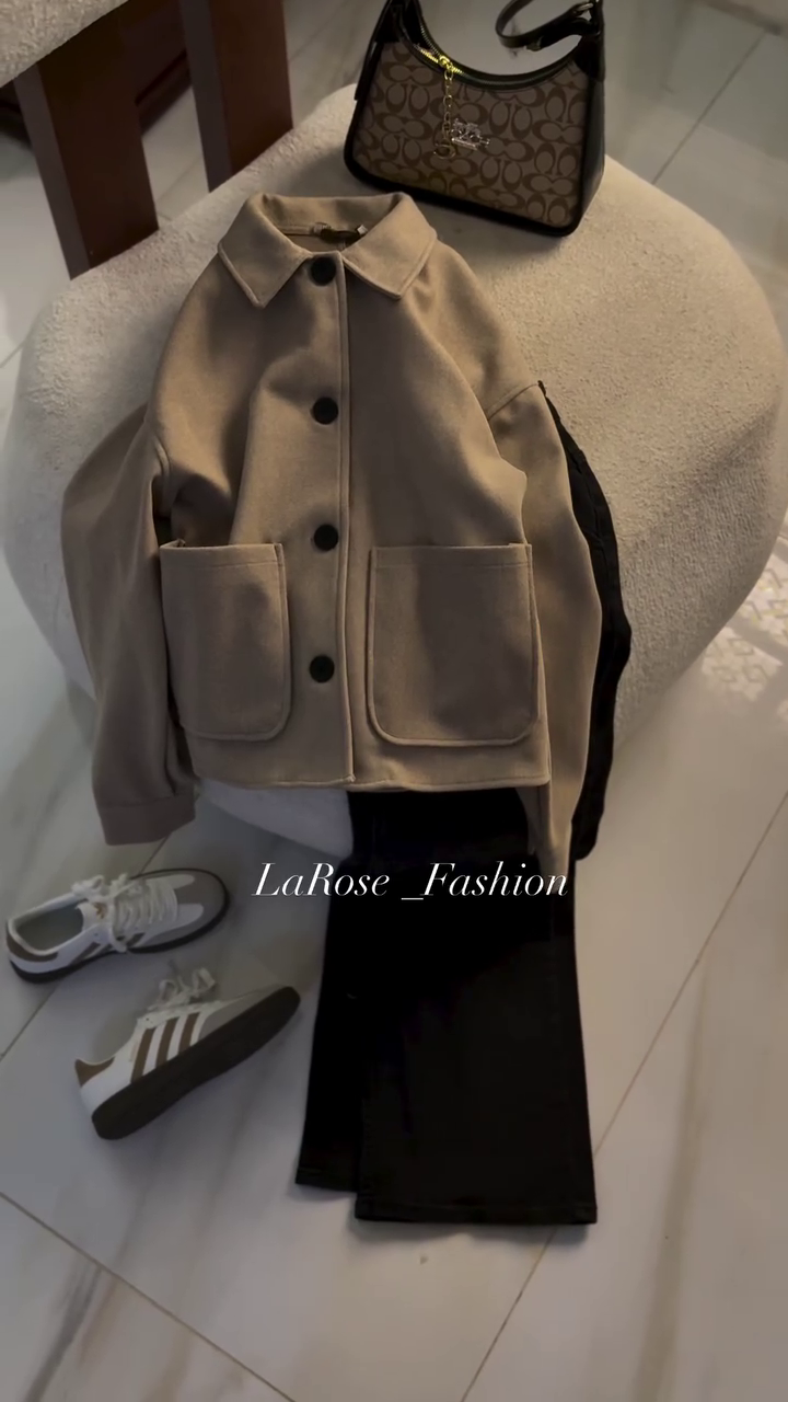 🧥✨ Classic Minimalist Button Coat – Cozy Winter Chic Jacket