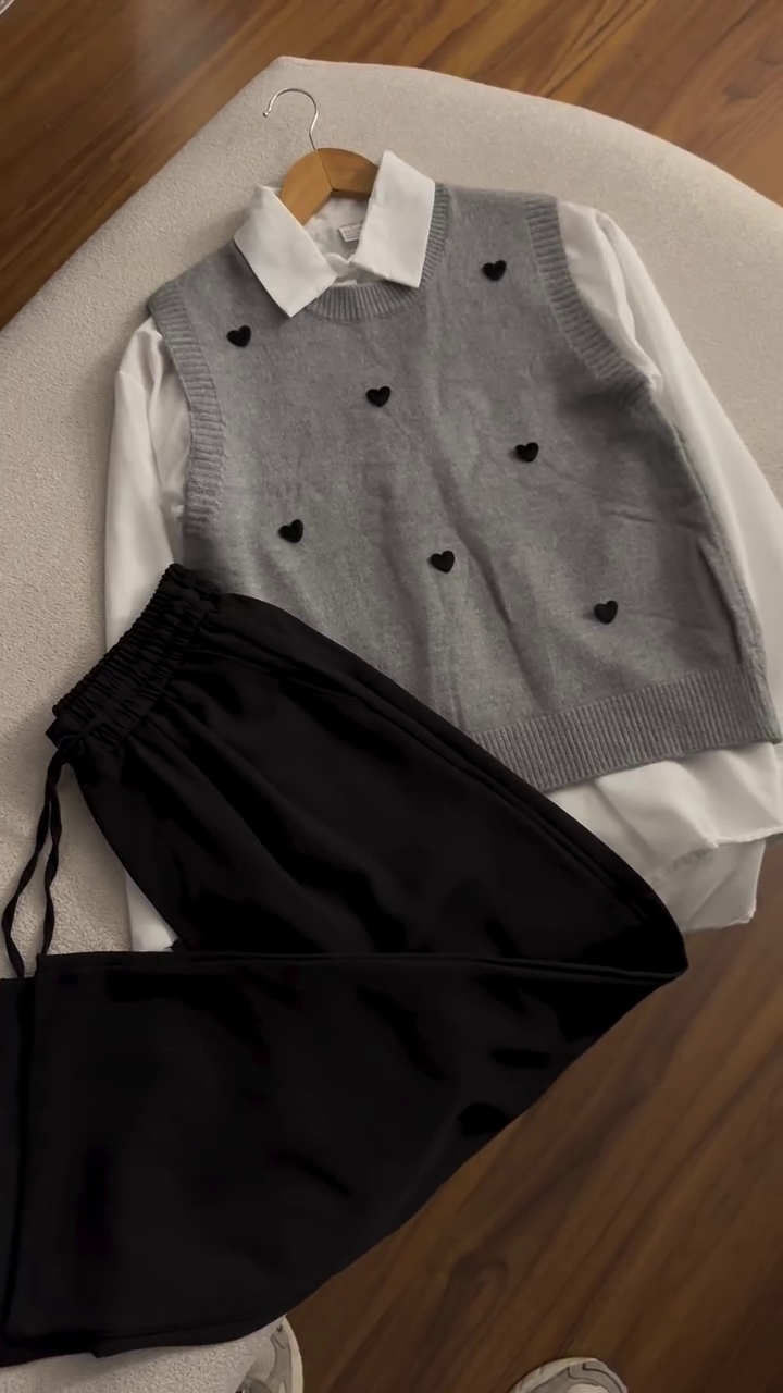 🖤✨ Heart Knit Vest Layered Shirt Set – Chic Preppy Style Outfit