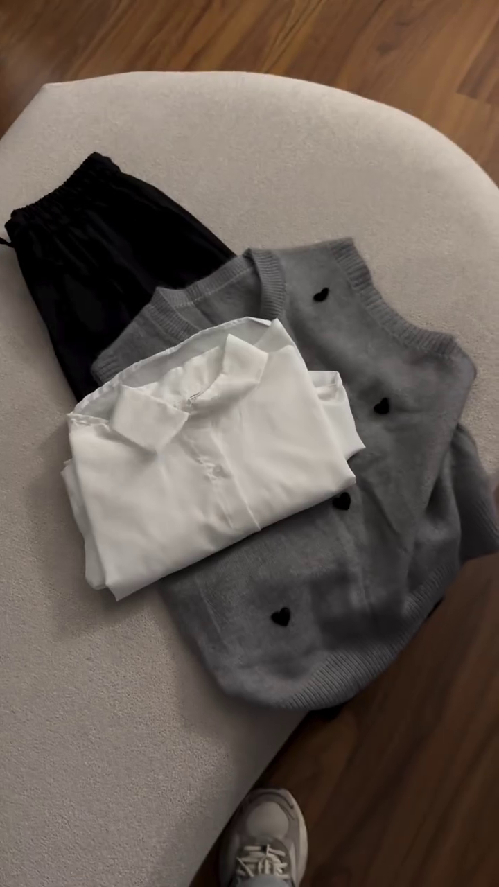 🖤✨ Heart Knit Vest Layered Shirt Set – Chic Preppy Style Outfit