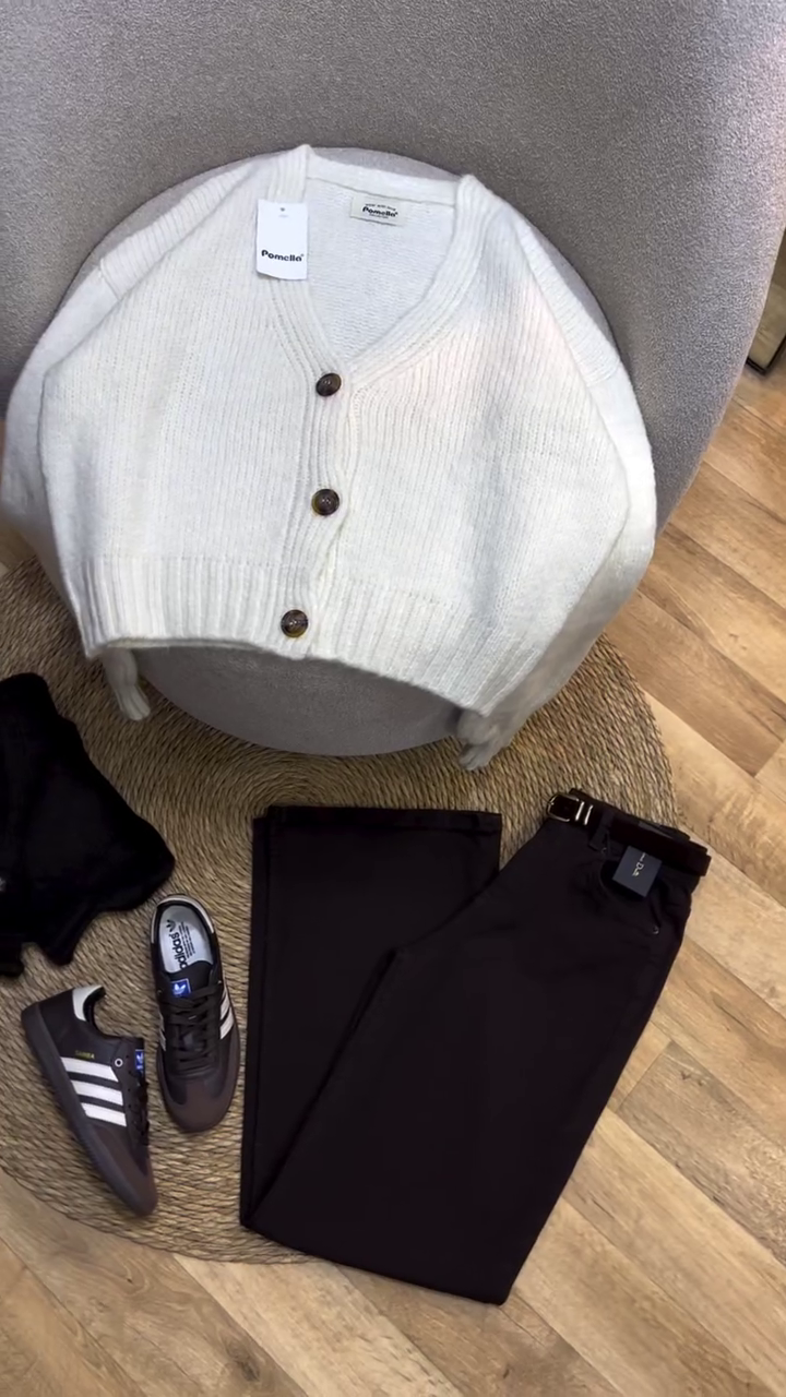 🤍✨ Classic Cozy Button Cardigan – Minimalist Knit Everyday Essential