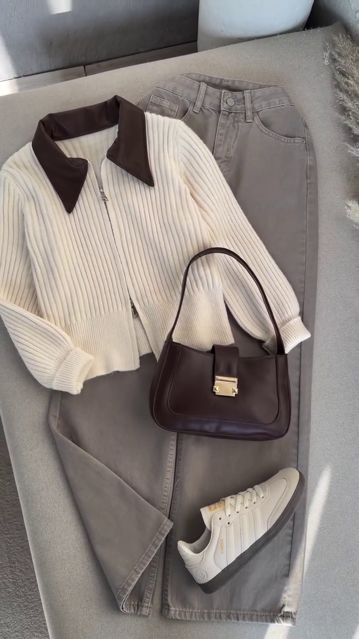 🤍🤎 Ribbed Zip Knit Jacket with Contrast Collar – Elegant Casual Style