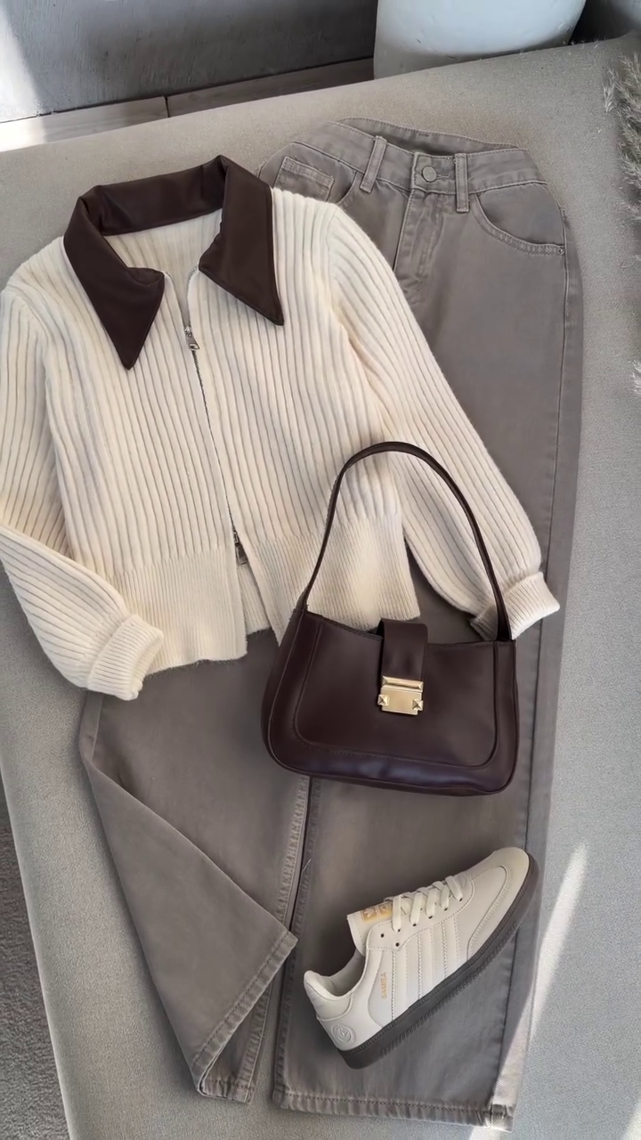 🤍🤎 Ribbed Zip Knit Jacket with Contrast Collar – Elegant Casual Style