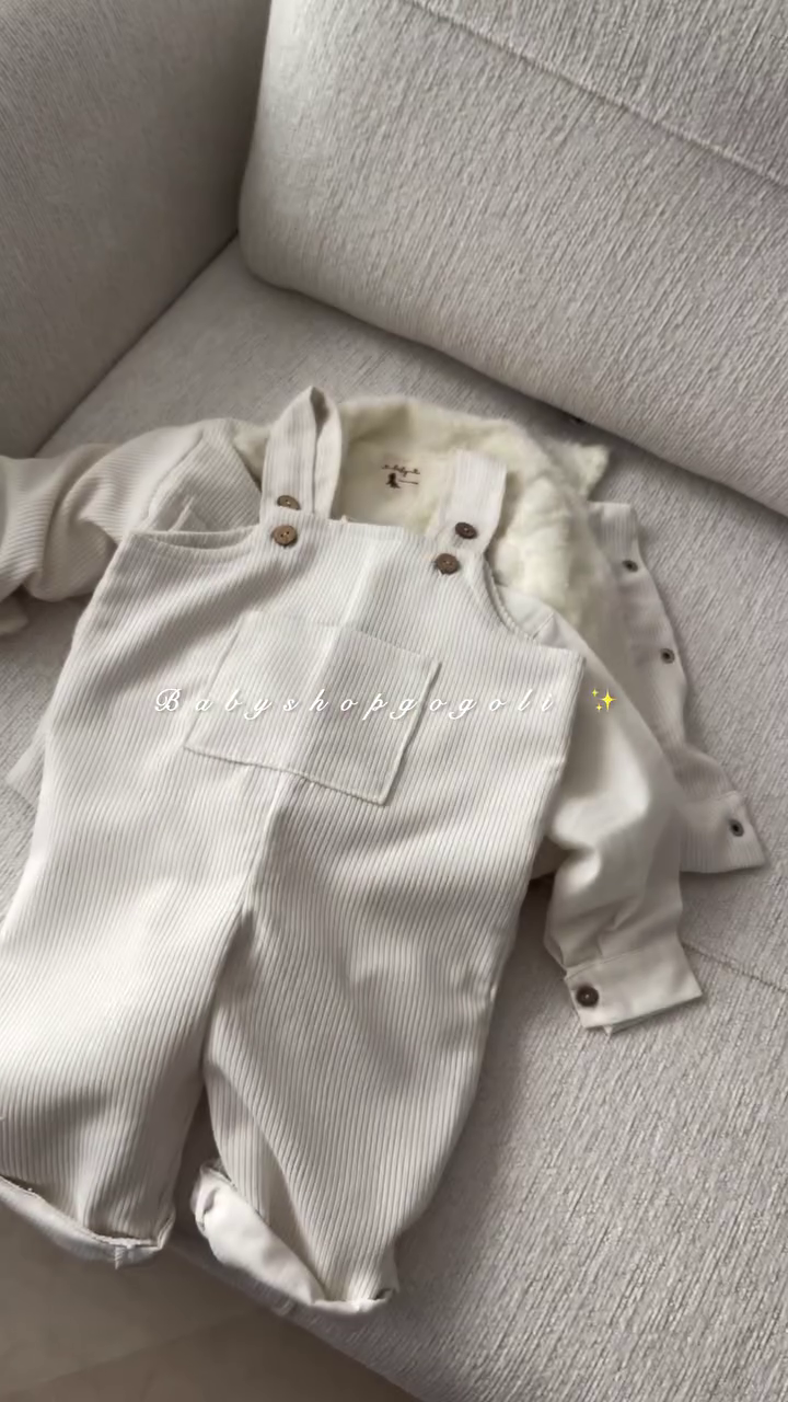 🤍✨ Classic Ribbed Kids Outfit Set – Stylish Shirt, Dungaree & Jacket Combo