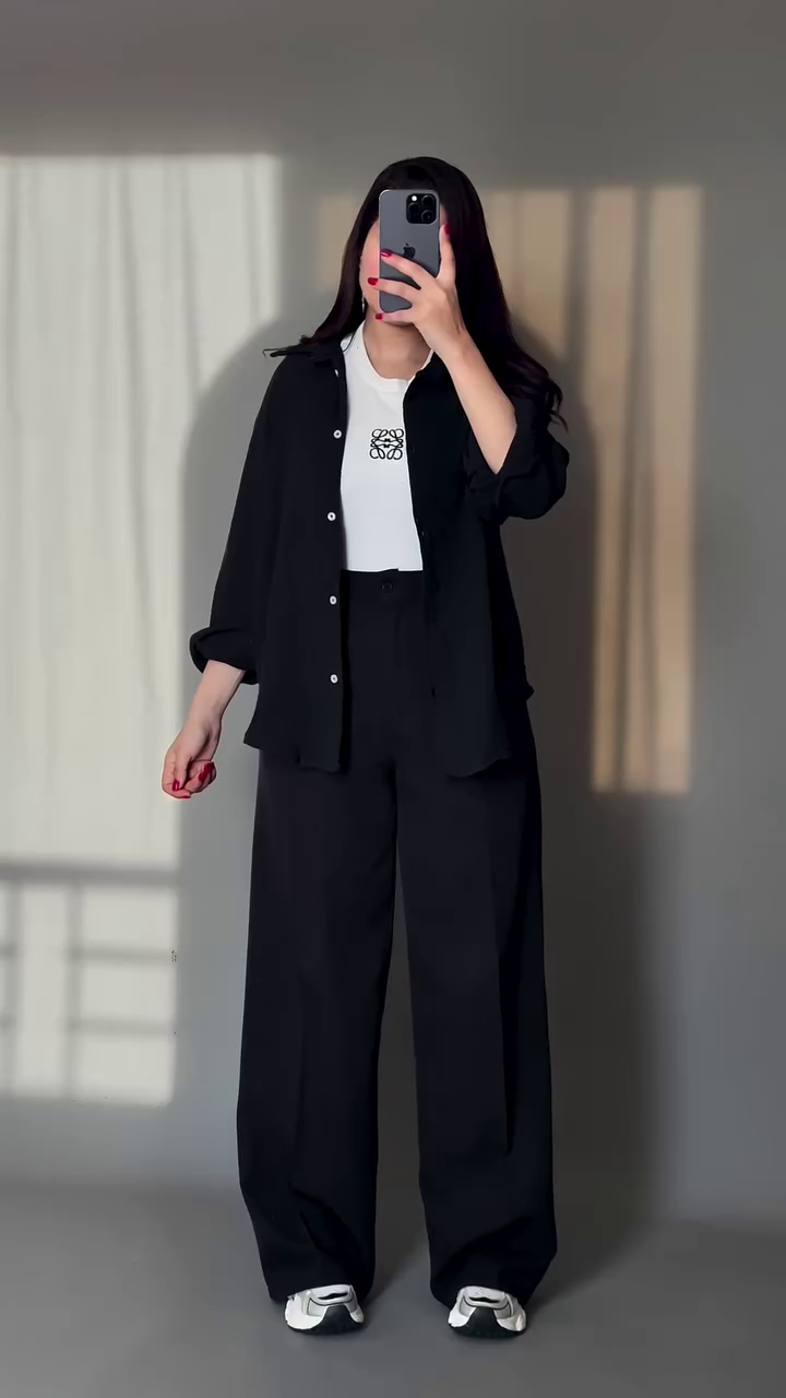 🖤✨ Minimal Chic 3-Piece Outfit Set – Oversized Shirt, Graphic Tee & Wide-Leg Pants