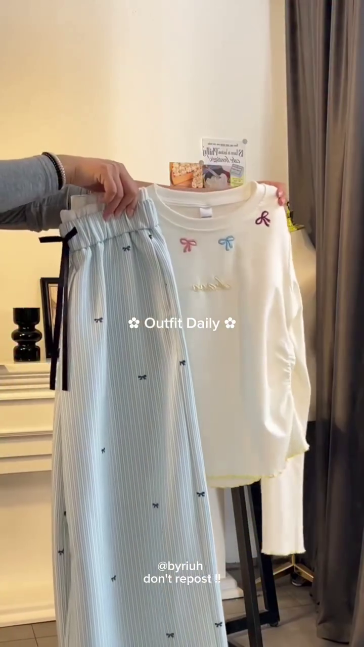 🎀🌸 Sweet Bow Embroidered Top & Pleated Skirt Set – Feminine Casual Outfit