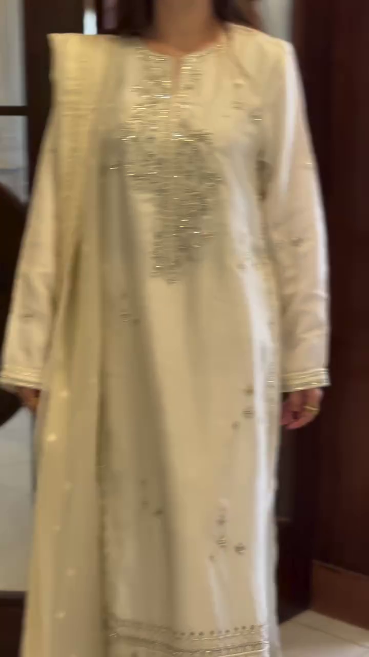 ✨ Ivory Grace Embroidered Luxe Suit Set – Timeless Elegance Redefined ✨🤍