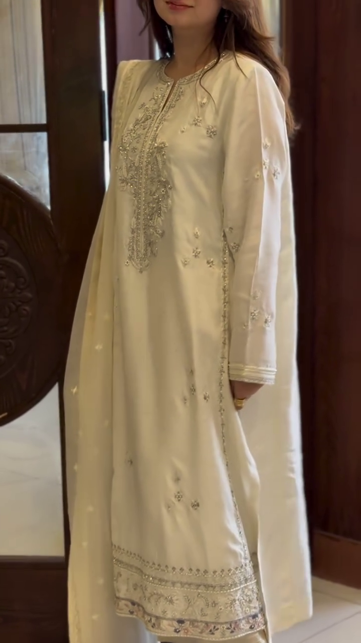 ✨ Ivory Grace Embroidered Luxe Suit Set – Timeless Elegance Redefined ✨🤍