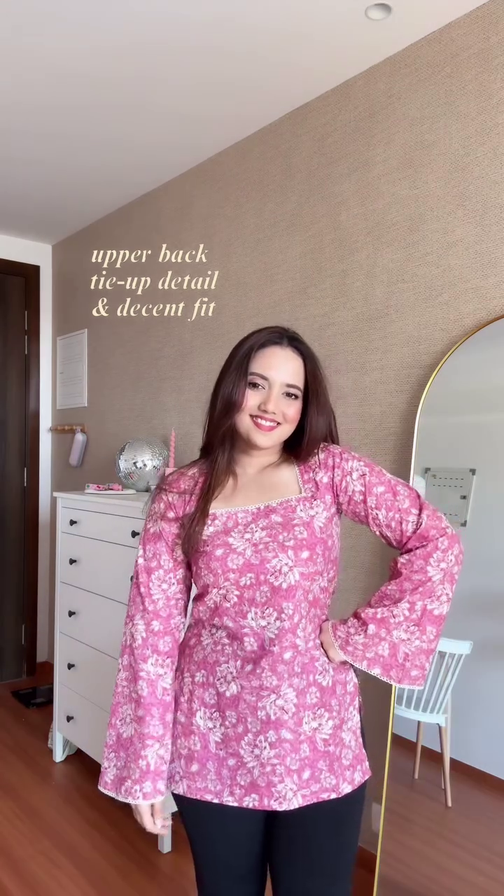 🌸 Blush Bloom Square-Neck Top – Soft, Feminine & Effortlessly Chic 💕