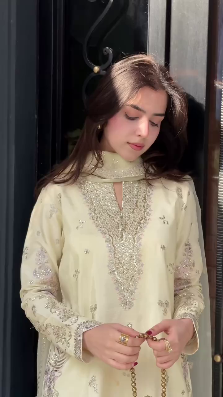 ✨ Noor Ivory Embroidered Festive Suit – Grace in Every Detail 🤍🌙