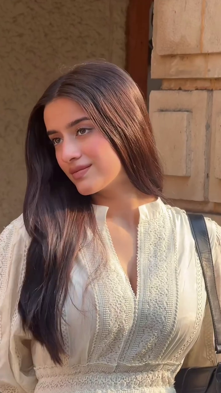 🌼 Ivory Meadow Lace Maxi Dress – Soft Elegance in Every Step 🤍✨