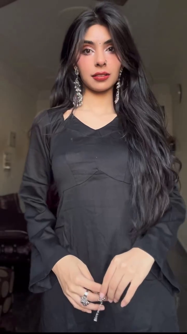 🌹 Rose Bloom Printed Top – Feminine, Chic & Effortlessly Stylish ✨❤️