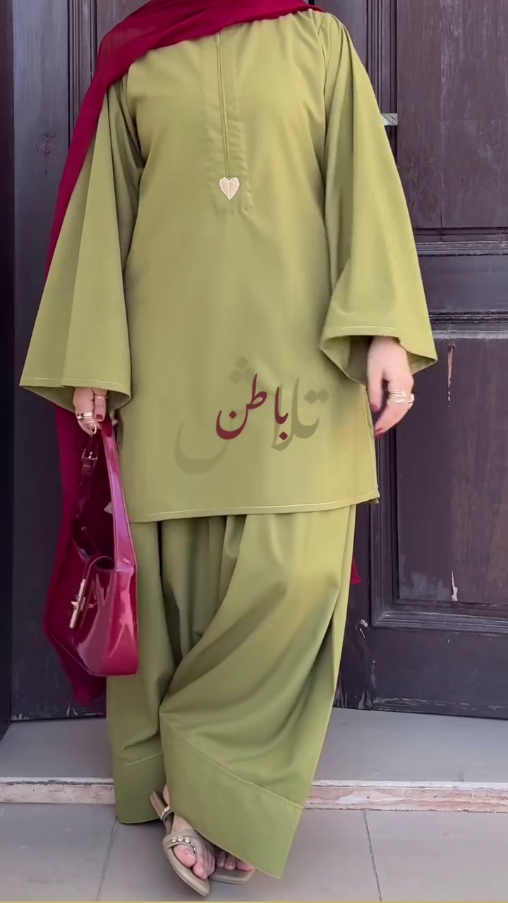 💚 Olive Green Co-Ord Set with Red Dupatta – Graceful Elegance Redefined ❤️✨